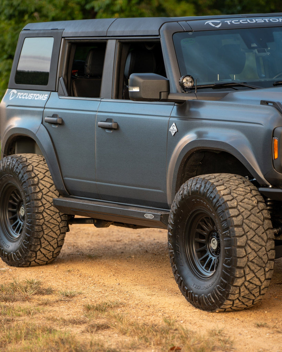 Power Deployable Steps - Rock Sliders - 2021-2023 Ford Bronco 2-door and 4-door