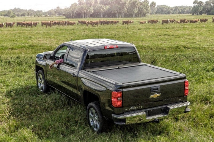Roll-N-Lock 17-22 Ford F-250/F-350 Super Duty LB 96-1/2in M-Series Retractable Tonneau Cover