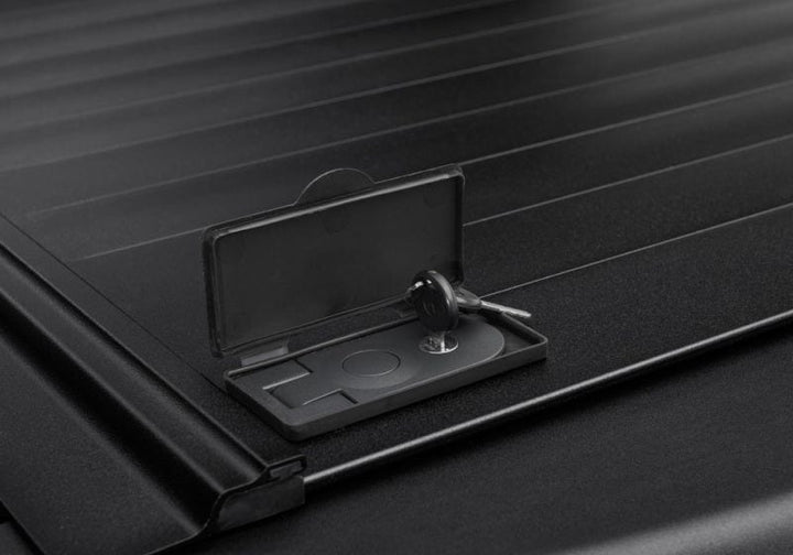 Retrax 2021-2023 F-150 Super Crew/Super & Reg Cab 6.5ft Bed w/ Stake Pocket (Alum Cover) RetraxPRO MX