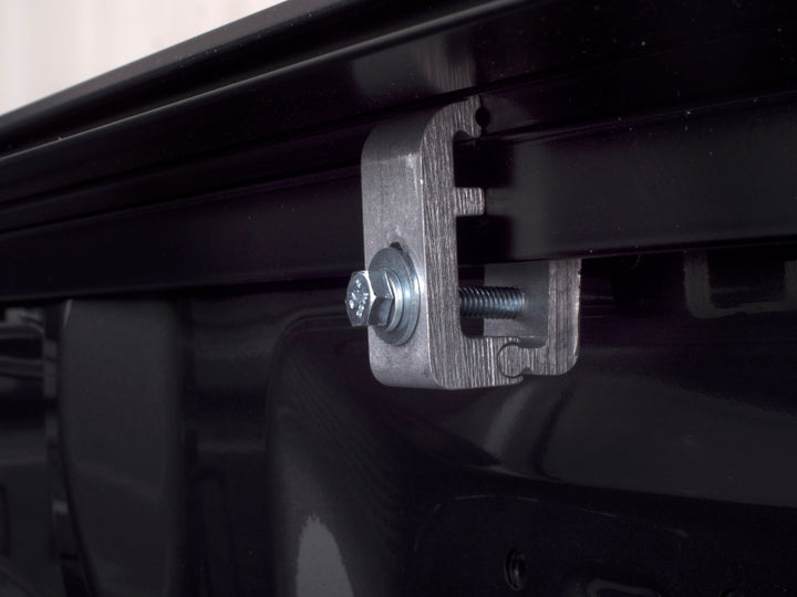 Lund 2019 Ford Ranger (6ft Bed) Genesis Roll Up Tonneau Cover - Black