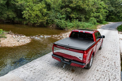 UnderCover 2021-2023 Ford F-150 Crew Cab 5.5ft SE Bed Cover - Textured